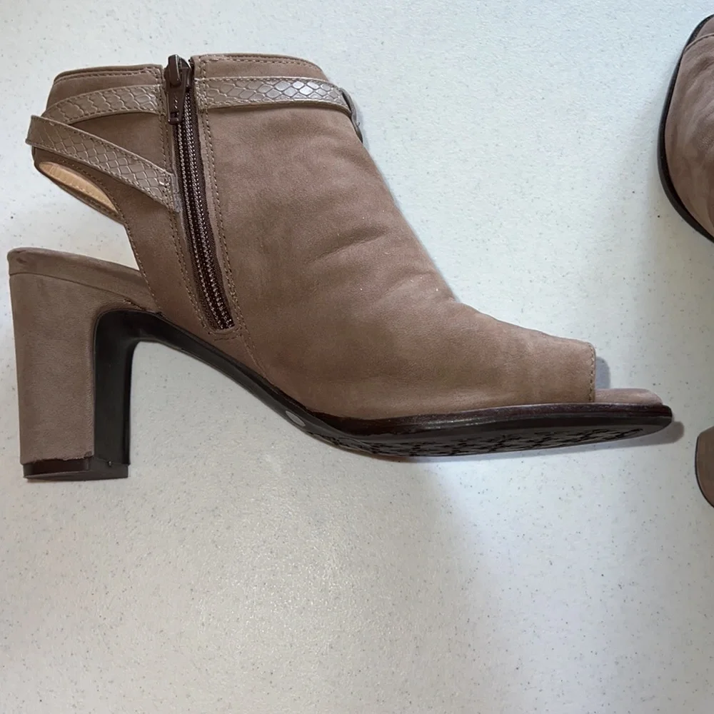 Gorgeous Nurture Suede Booties Size 8.5 - Picture 6 of 7